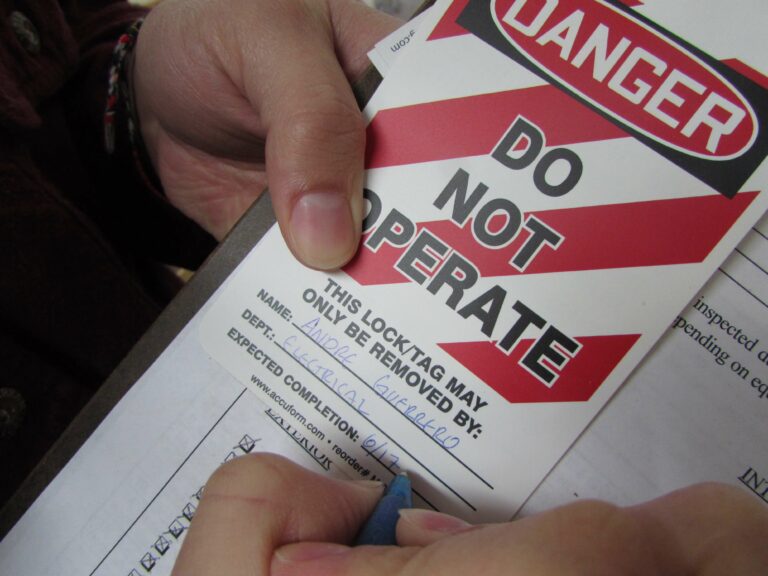 Lockout vs Tagout Understanding the Difference Hard Hat Training
